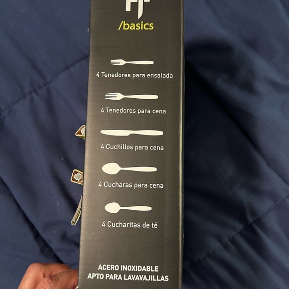 HAMPTON FORGE • 20 Piece Silverware • Stainless Steel • - Picture 4 of 5